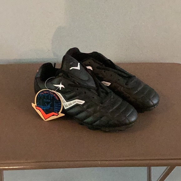 Men’s NWT Black Cleats Pony Size 7.5 - Picture 1 of 4